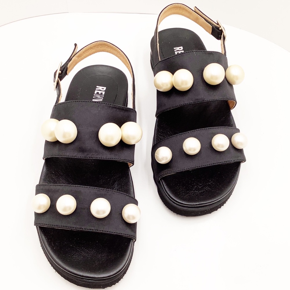 🆕{Renvy} Pearl Embellished Sandals